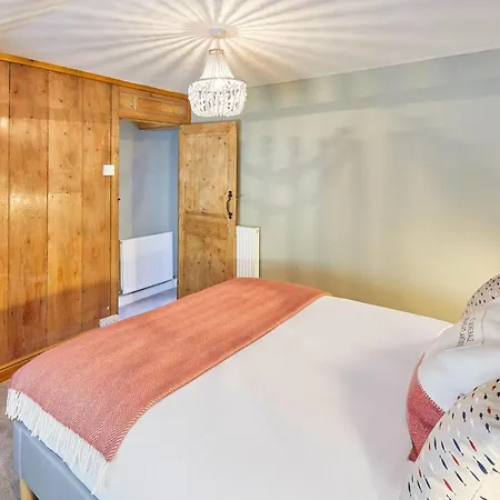 Holiday home Host & - Spring