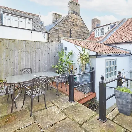 Host & - Spring Дом отдыха