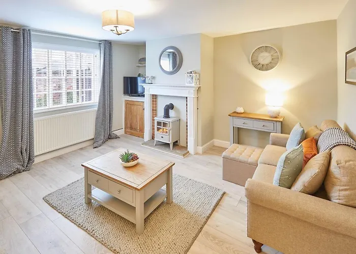 Host & - Spring Уитби