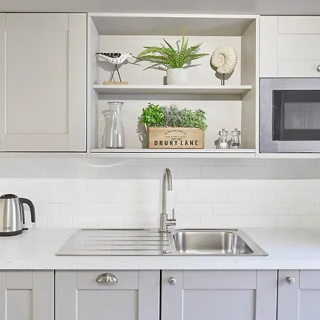 Host & - Spring * Whitby